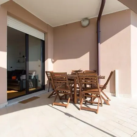 Apartment With Pool