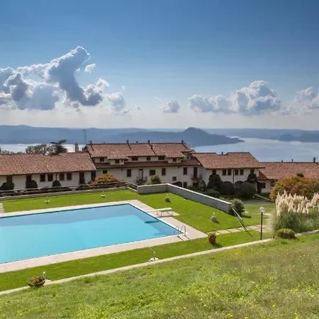 Apartment With Pool