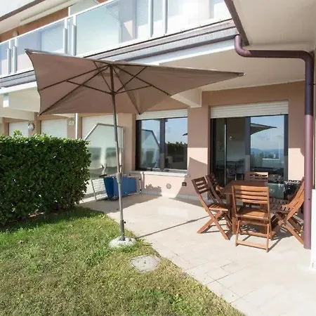 Apartment With Pool